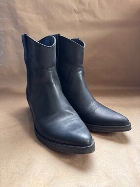 Ivylee Corrie Black Western Ankle Boot. Size 39